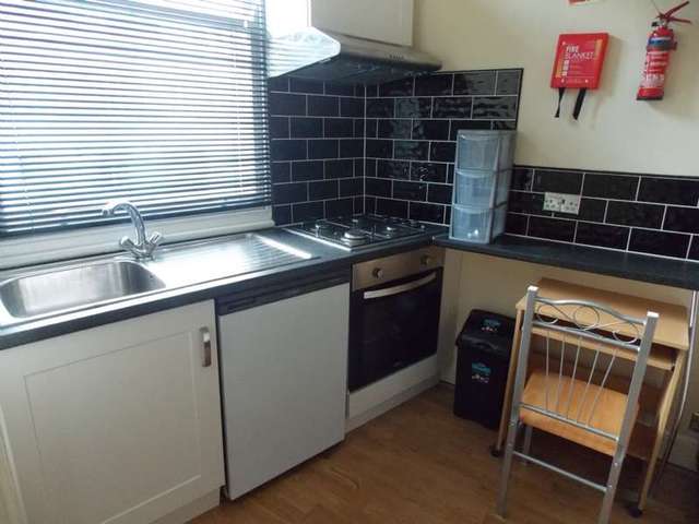  Image of Studio flat to rent in Churchway London NW1 at London, NW1 1LT