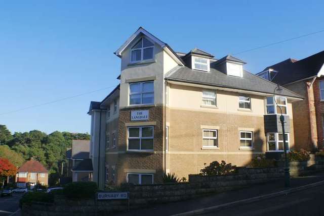  Image of 3 bedroom Flat to rent in Earle Road Westbourne Bournemouth BH4 at 6 Earle Road  Bournemouth, BH4 8JS