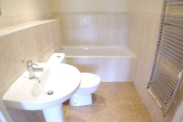  Image of 3 bedroom Flat to rent in Earle Road Westbourne Bournemouth BH4 at 6 Earle Road  Bournemouth, BH4 8JS