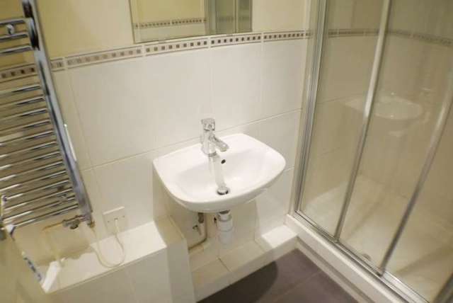  Image of 3 bedroom Flat to rent in Earle Road Westbourne Bournemouth BH4 at 6 Earle Road  Bournemouth, BH4 8JS