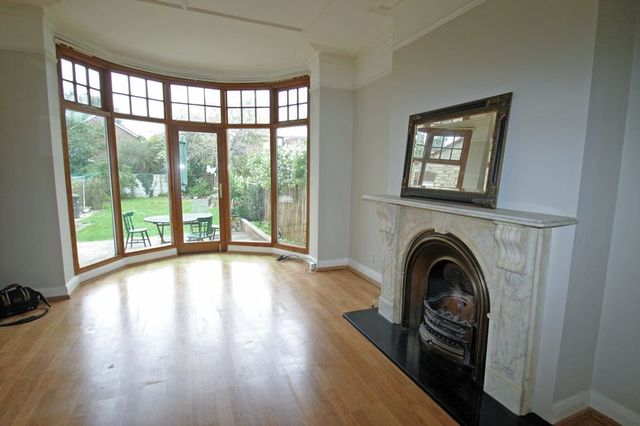  Image of 2 bedroom Barn Conversion to rent in Arlow Road London N21 at Arlow Road Winchmore Hill Winchmore Hill, N21 3JU