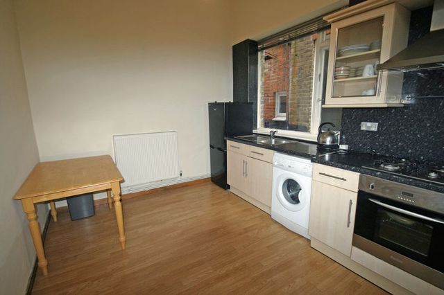  Image of 2 bedroom Barn Conversion to rent in Arlow Road London N21 at Arlow Road Winchmore Hill Winchmore Hill, N21 3JU