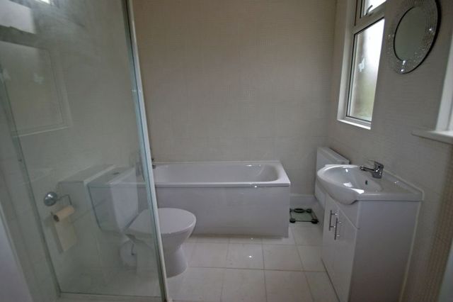  Image of 2 bedroom Barn Conversion to rent in Arlow Road London N21 at Arlow Road Winchmore Hill Winchmore Hill, N21 3JU