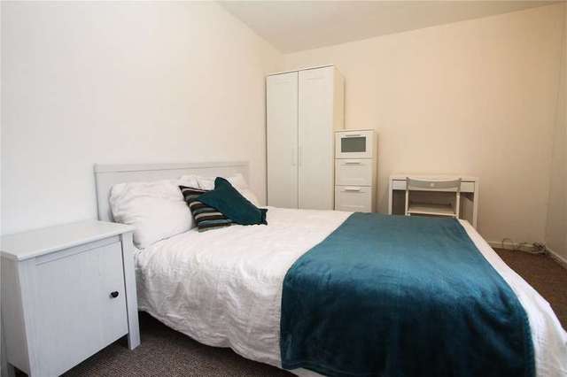  Image of House Share to rent in Arncliffe Bracknell RG12 at Bracknell Berkshire Easthampstead, RG12 7SB