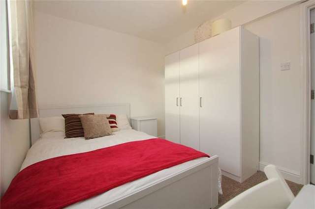  Image of House Share to rent in Arncliffe Bracknell RG12 at Bracknell Berkshire Easthampstead, RG12 7SB