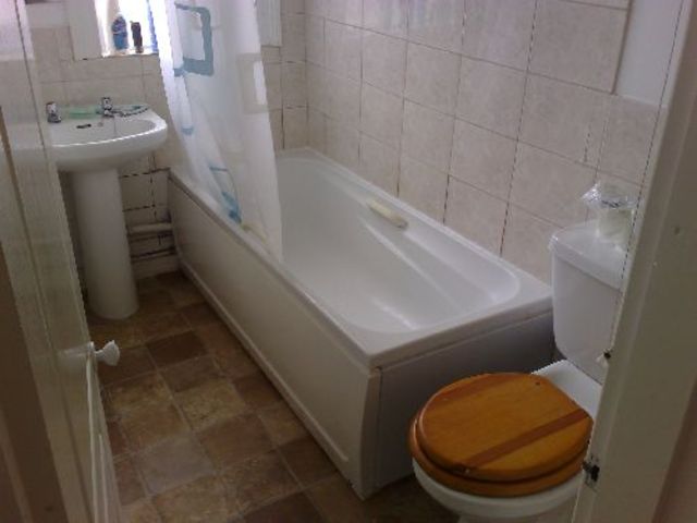  Image of 4 bedroom House Share to rent in Balfour Road Nottingham NG7 at Lenton Nottinghamshire Lenton, NG7 1NY