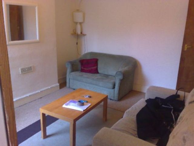  Image of 4 bedroom House Share to rent in Balfour Road Nottingham NG7 at Lenton Nottinghamshire Lenton, NG7 1NY