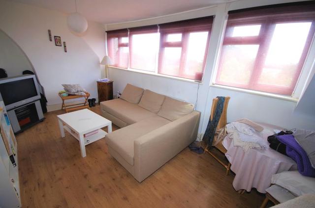  Image of 1 bedroom Flat to rent in Ballards Lane London N3 at London, N3 2NA
