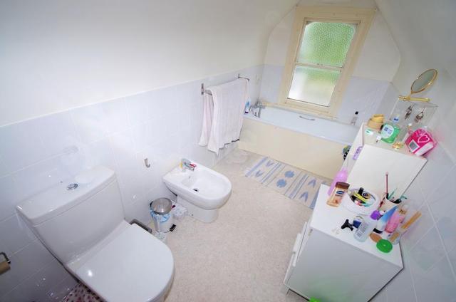  Image of 1 bedroom Flat to rent in Ballards Lane London N3 at London, N3 2NA