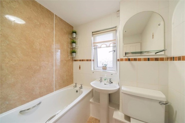  Image of 2 bedroom Flat to rent in Balmwell Grove Edinburgh EH16 at Liberton Edinburgh Edinburgh, EH16 6HB