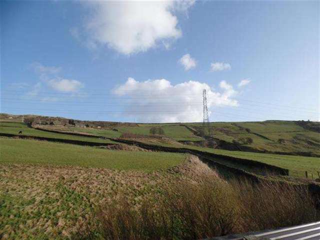  Image of 3 bedroom Semi-Detached house to rent in Bradshaw Lane Bradshaw Halifax HX2 at Halifax, HX2 9XD