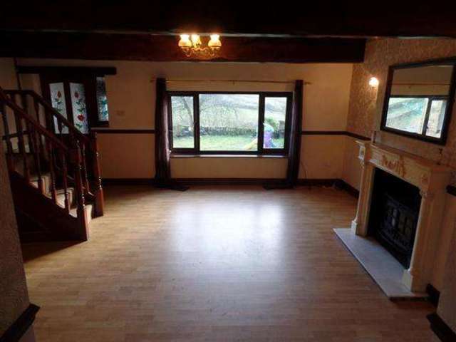  Image of 3 bedroom Semi-Detached house to rent in Bradshaw Lane Bradshaw Halifax HX2 at Halifax, HX2 9XD