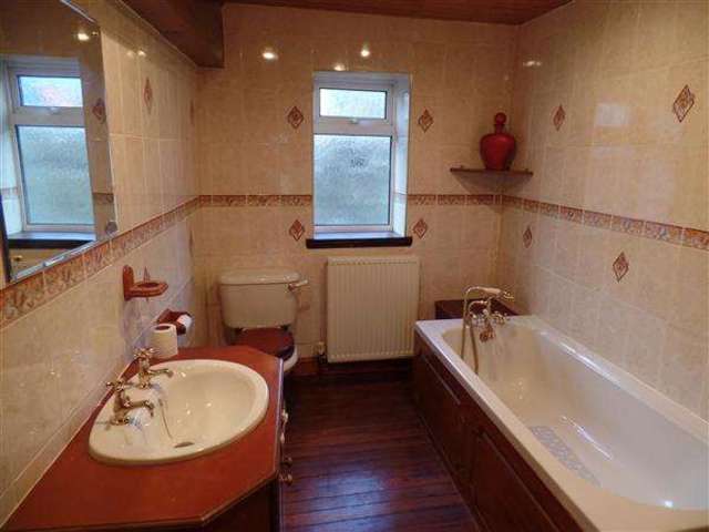  Image of 3 bedroom Semi-Detached house to rent in Bradshaw Lane Bradshaw Halifax HX2 at Halifax, HX2 9XD