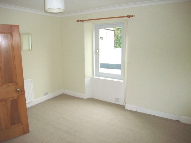  Image of 2 bedroom Semi-Detached house to rent in Beveridge Road Kirkcaldy KY1 at Kirkcaldy Fife Fife, KY1 1UY
