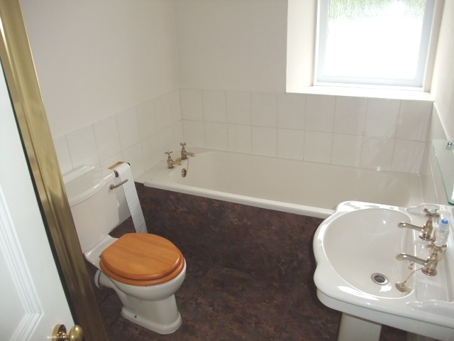  Image of 2 bedroom Semi-Detached house to rent in Beveridge Road Kirkcaldy KY1 at Kirkcaldy Fife Fife, KY1 1UY