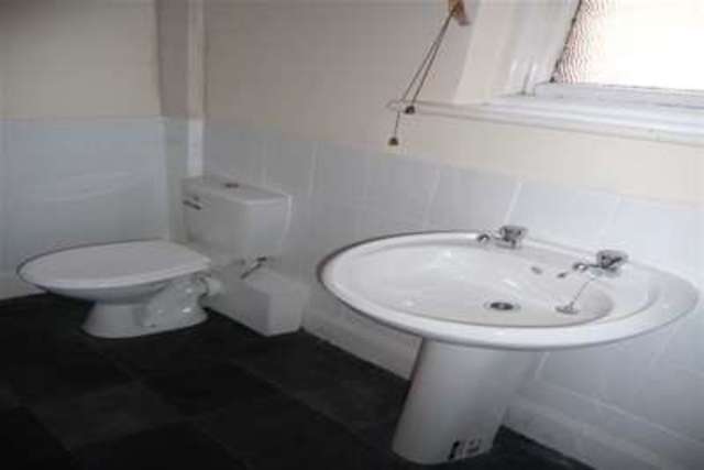  Image of 2 bedroom Flat to rent in Biddlestone Road Newcastle upon Tyne NE6 at Newcastle upon Tyne, NE6 5SP