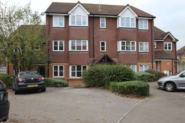  Image of 2 bedroom Flat to rent in Bolton Road Maidenbower Crawley RH10 at Bolton Road Maidenbower Crawley, RH10 7LS