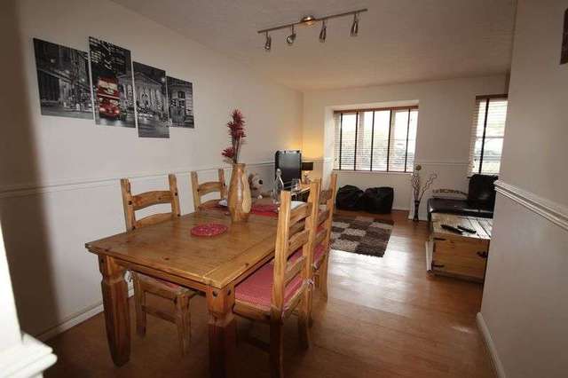  Image of 2 bedroom Flat to rent in Bolton Road Maidenbower Crawley RH10 at Bolton Road Maidenbower Crawley, RH10 7LS