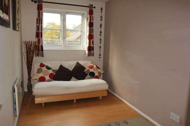  Image of 2 bedroom Flat to rent in Bolton Road Maidenbower Crawley RH10 at Bolton Road Maidenbower Crawley, RH10 7LS