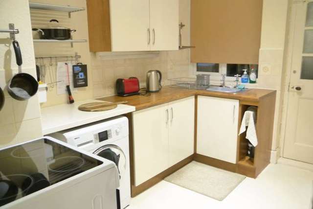 Image of 2 bedroom Flat to rent in Christchurch Road Bournemouth BH1 at 9 Christchurch Road  Bournemouth, BH1 3JR
