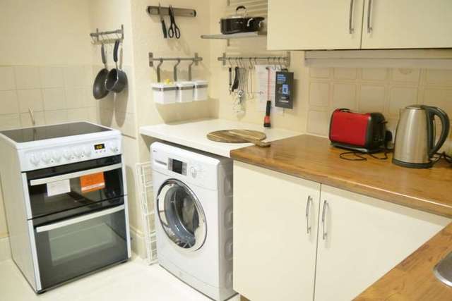  Image of 2 bedroom Flat to rent in Christchurch Road Bournemouth BH1 at 9 Christchurch Road  Bournemouth, BH1 3JR