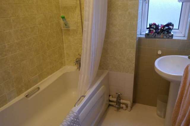  Image of 2 bedroom Flat to rent in Christchurch Road Bournemouth BH1 at 9 Christchurch Road  Bournemouth, BH1 3JR