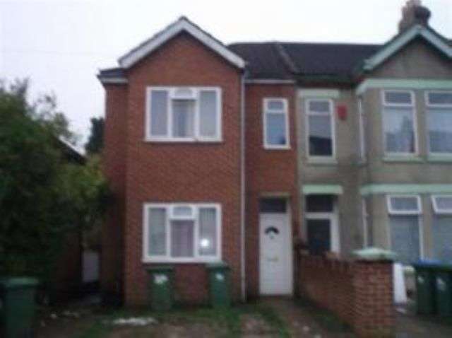  Image of 5 bedroom Terraced house to rent in Broadlands Road Southampton SO17 at Broadlands Road Bassett Southampton, SO17 3AP