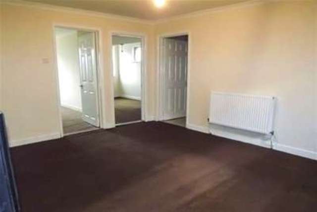  Image of 2 bedroom Flat to rent in Brockhurst Road Gosport PO12 at Gosport, PO12 3AJ