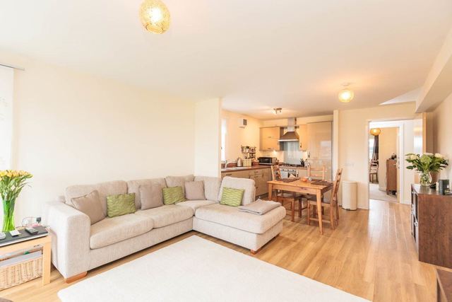  Image of 2 bedroom Flat to rent in Broughton Road Edinburgh EH7 at Leith Edinburgh Edinburgh, EH7 4QN