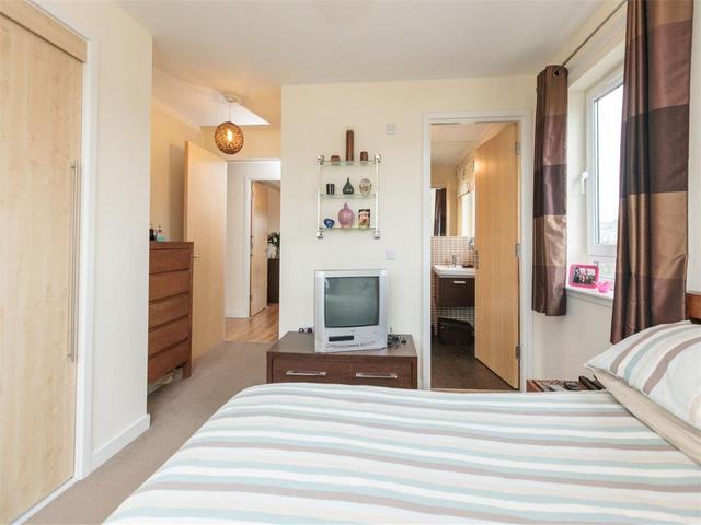  Image of 2 bedroom Flat to rent in Broughton Road Edinburgh EH7 at Leith Edinburgh Edinburgh, EH7 4QN