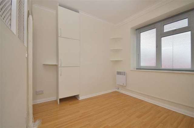  Image of 1 bedroom Apartment for sale in Bruce Avenue Goring-by-Sea Worthing BN11 at Worthing West Sussex Worthing, BN11 5JY