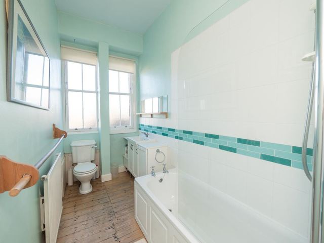  Image of 1 bedroom Flat to rent in Brunton Terrace Edinburgh EH7 at Calton Hill Edinburgh Edinburgh, EH7 5EH