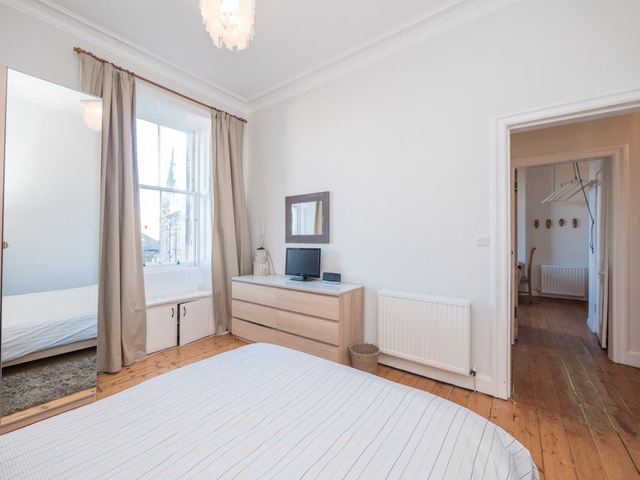  Image of 1 bedroom Flat to rent in Brunton Terrace Edinburgh EH7 at Calton Hill Edinburgh Edinburgh, EH7 5EH