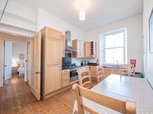  Image of 1 bedroom Flat to rent in Brunton Terrace Edinburgh EH7 at Calton Hill Edinburgh Edinburgh, EH7 5EH