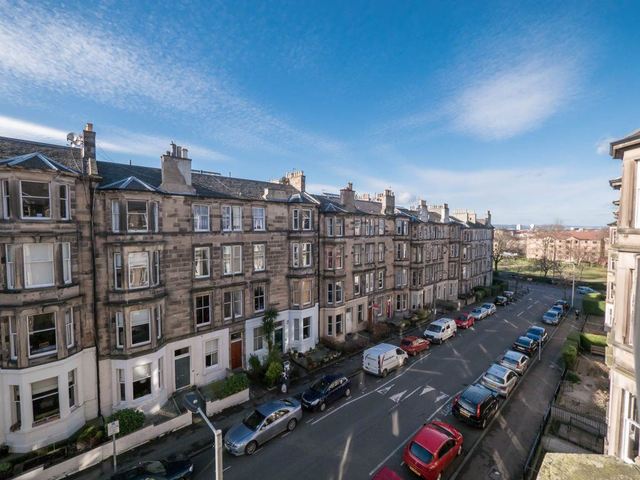  Image of 1 bedroom Flat to rent in Brunton Terrace Edinburgh EH7 at Calton Hill Edinburgh Edinburgh, EH7 5EH