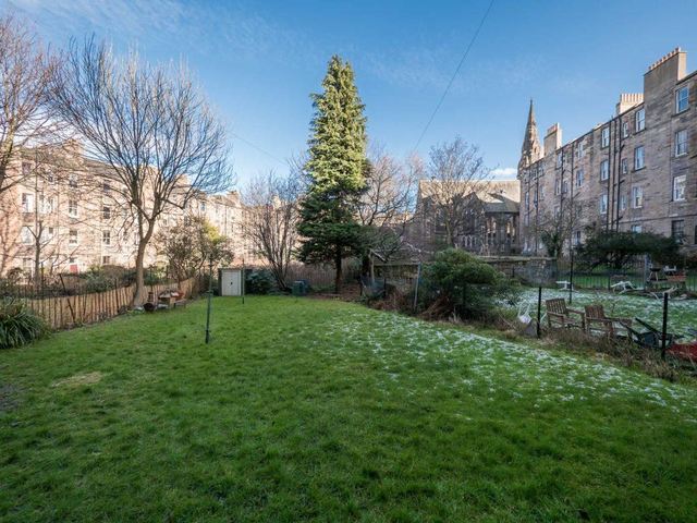 Image of 1 bedroom Flat to rent in Brunton Terrace Edinburgh EH7 at Calton Hill Edinburgh Edinburgh, EH7 5EH