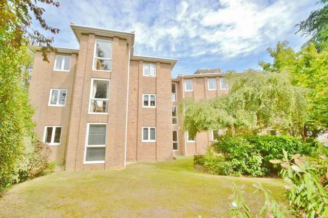  Image of 2 bedroom Flat to rent in Haven Road Canford Cliffs Poole BH13 at Haven Road  Poole, BH13 7LU