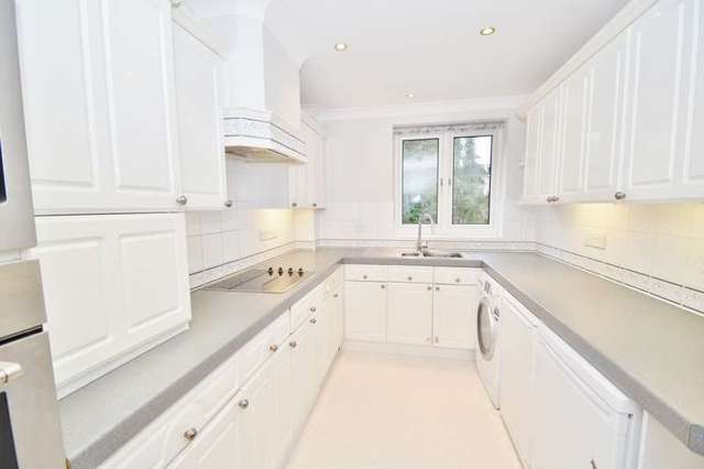  Image of 2 bedroom Flat to rent in Haven Road Canford Cliffs Poole BH13 at Haven Road  Poole, BH13 7LU