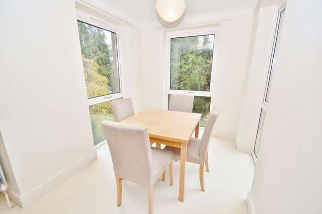  Image of 2 bedroom Flat to rent in Haven Road Canford Cliffs Poole BH13 at Haven Road  Poole, BH13 7LU