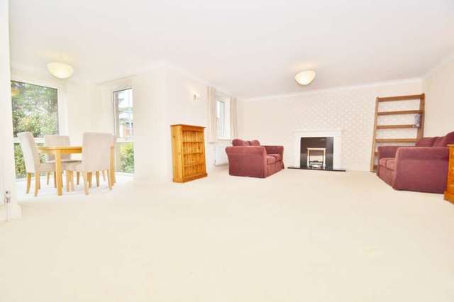  Image of 2 bedroom Flat to rent in Haven Road Canford Cliffs Poole BH13 at Haven Road  Poole, BH13 7LU