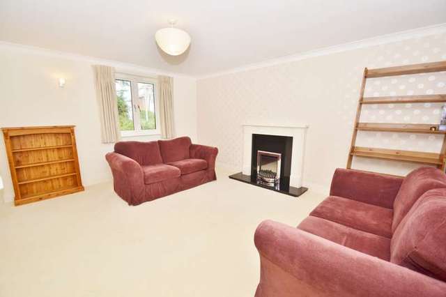  Image of 2 bedroom Flat to rent in Haven Road Canford Cliffs Poole BH13 at Haven Road  Poole, BH13 7LU
