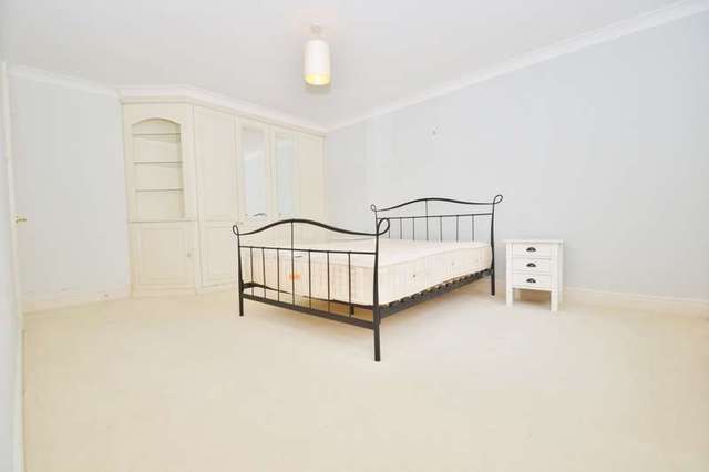  Image of 2 bedroom Flat to rent in Haven Road Canford Cliffs Poole BH13 at Haven Road  Poole, BH13 7LU