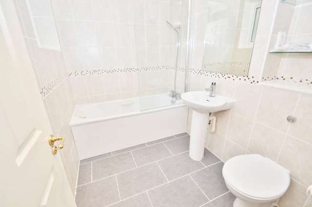  Image of 2 bedroom Flat to rent in Haven Road Canford Cliffs Poole BH13 at Haven Road  Poole, BH13 7LU