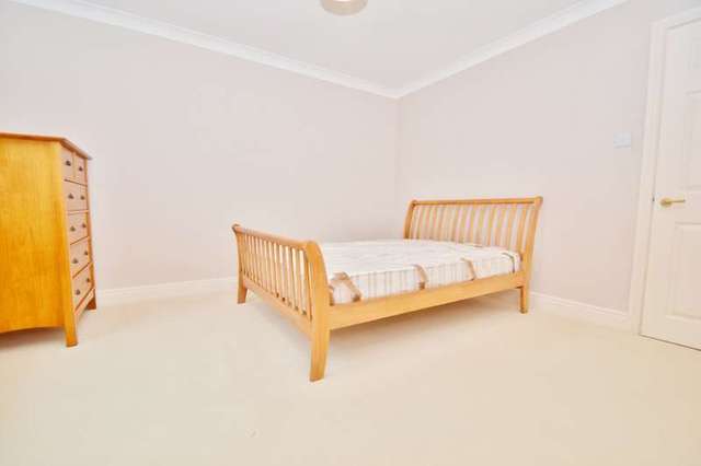  Image of 2 bedroom Flat to rent in Haven Road Canford Cliffs Poole BH13 at Haven Road  Poole, BH13 7LU