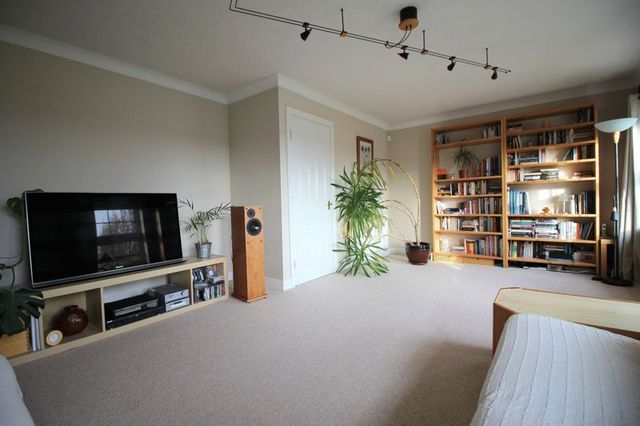  Image of 4 bedroom Semi-Detached house for sale in Carlton Boulevard Lincoln LN2 at Carlton Boulevard  Lincoln, LN2 4WJ