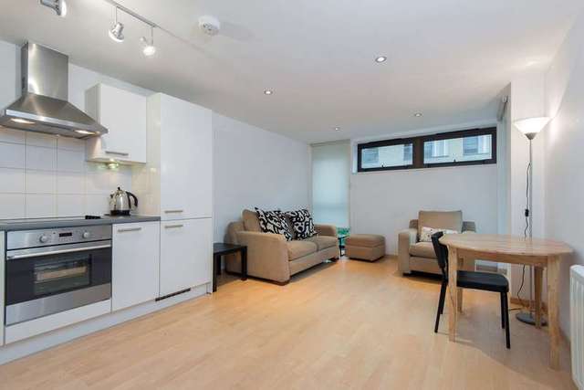  Image of 2 bedroom Apartment to rent in Petergate London SW11 at 33 Petergate  Battersea, SW11 2UE