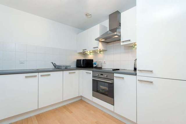  Image of 2 bedroom Apartment to rent in Petergate London SW11 at 33 Petergate  Battersea, SW11 2UE