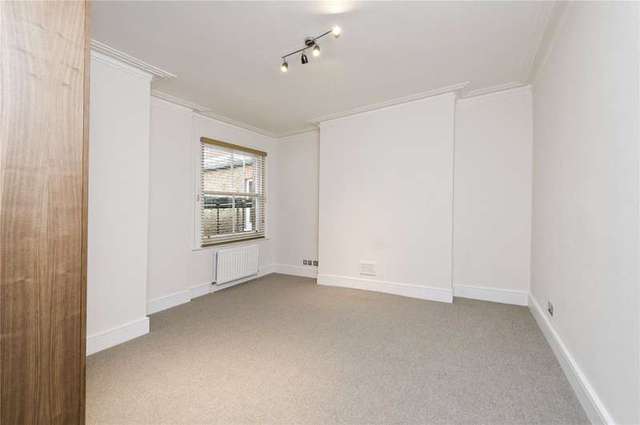  Image of 3 bedroom Flat to rent in Castellain Road London W9 at Castellain Mansions  Castellain Road, W9 1HE