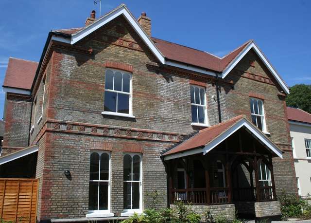  Image of 1 bedroom Flat to rent in Castlebar Park London W5 at Castlebar Park  Ealing, W5 1BU