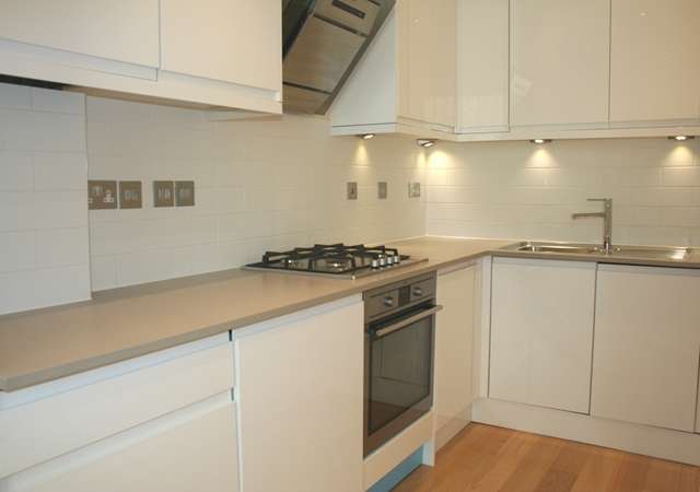  Image of 1 bedroom Flat to rent in Castlebar Park London W5 at Castlebar Park  Ealing, W5 1BU